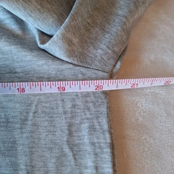 Vineyard Vines Performance Shirt Mens Small Sharks Tee Graphic Adult Baseball - Picture 5 of 11